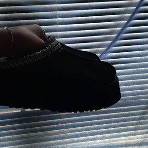 Platformed Black Tasman shoes size 6.5